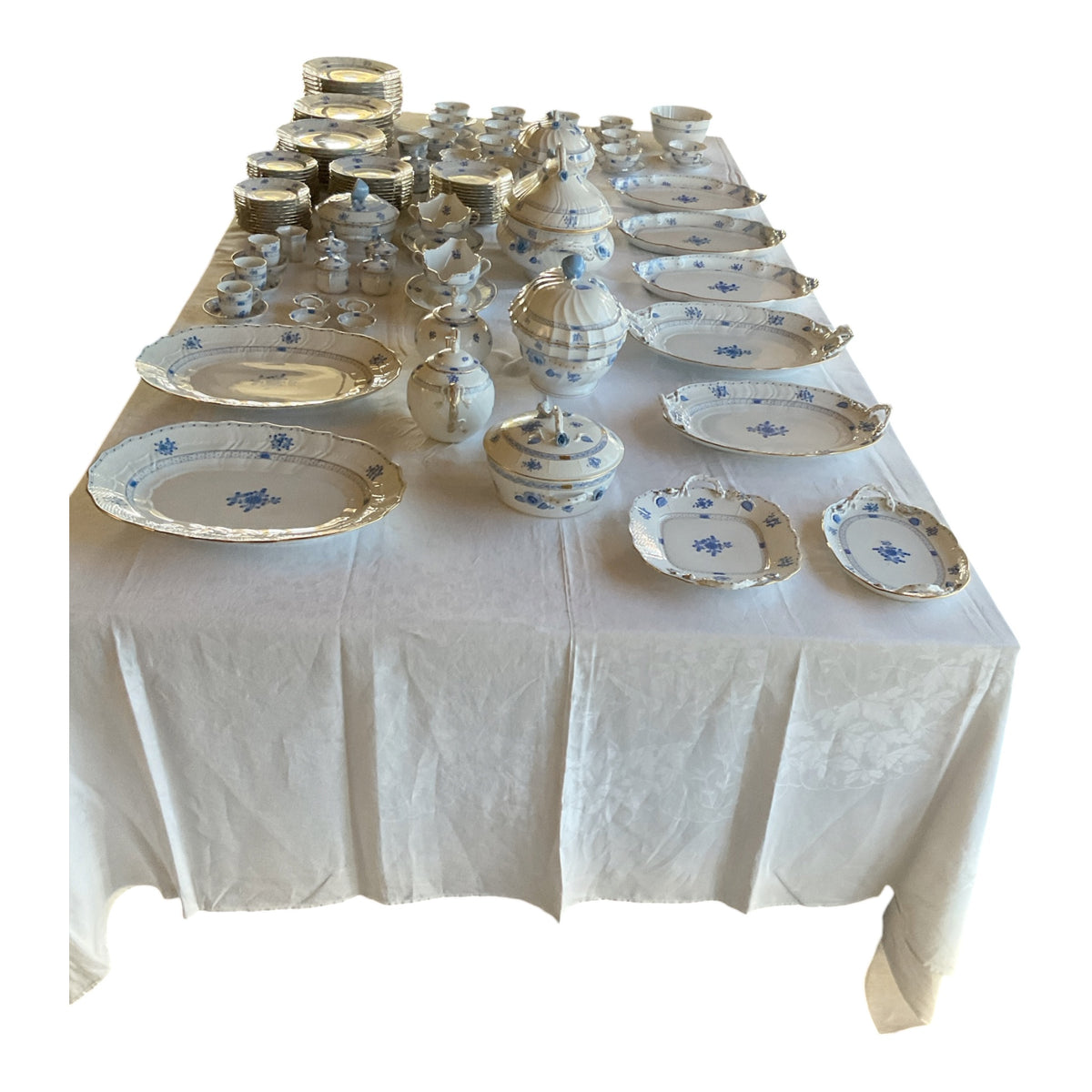 Herend Blue Garden WB-3 157-Piece Hand-Painted Porcelain Estate Dinner Service for 20 Hungary 1980s