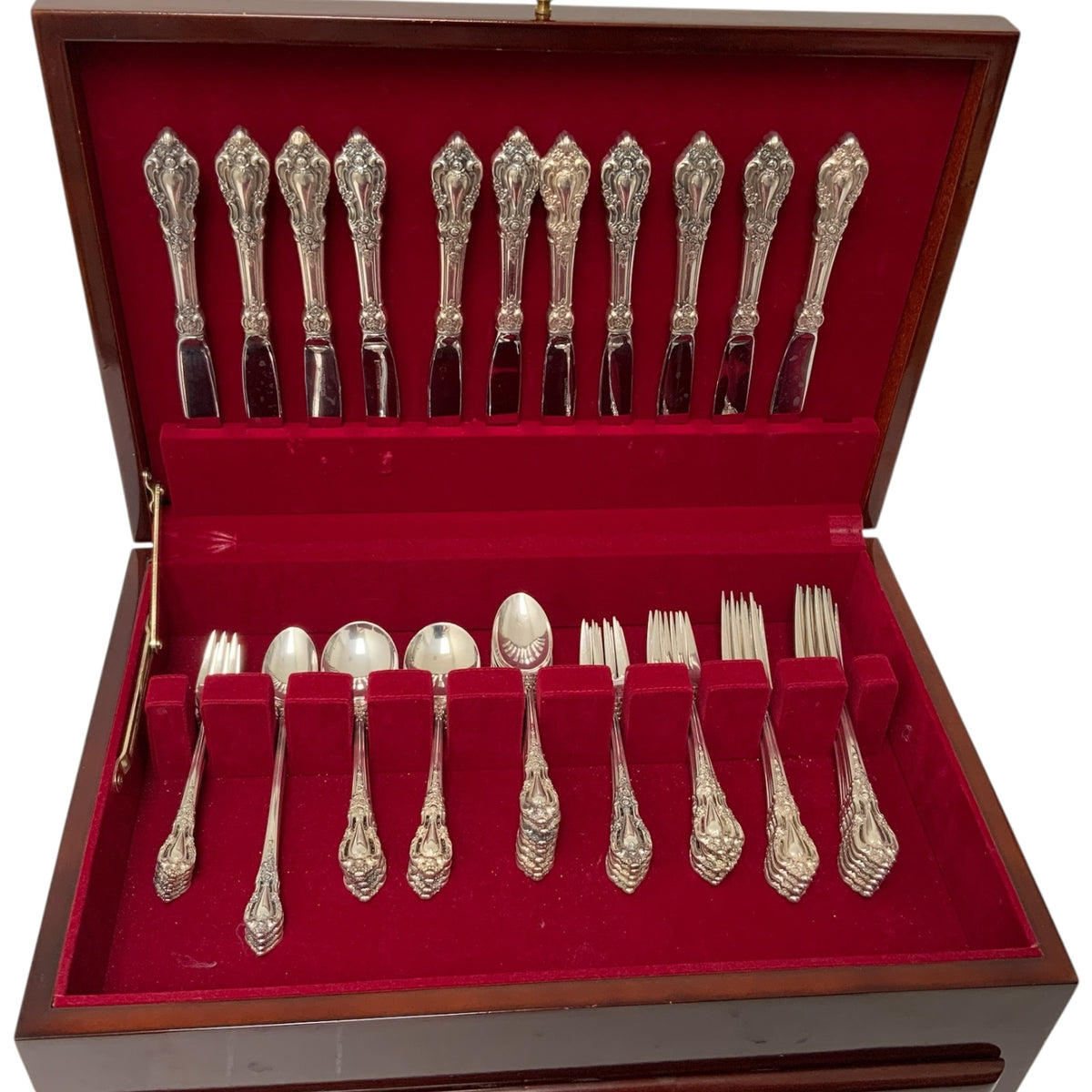 Lunt Eloquence Sterling Silver 62-Piece Estate Flatware Service with Fitted Chest USA 1950s-2012