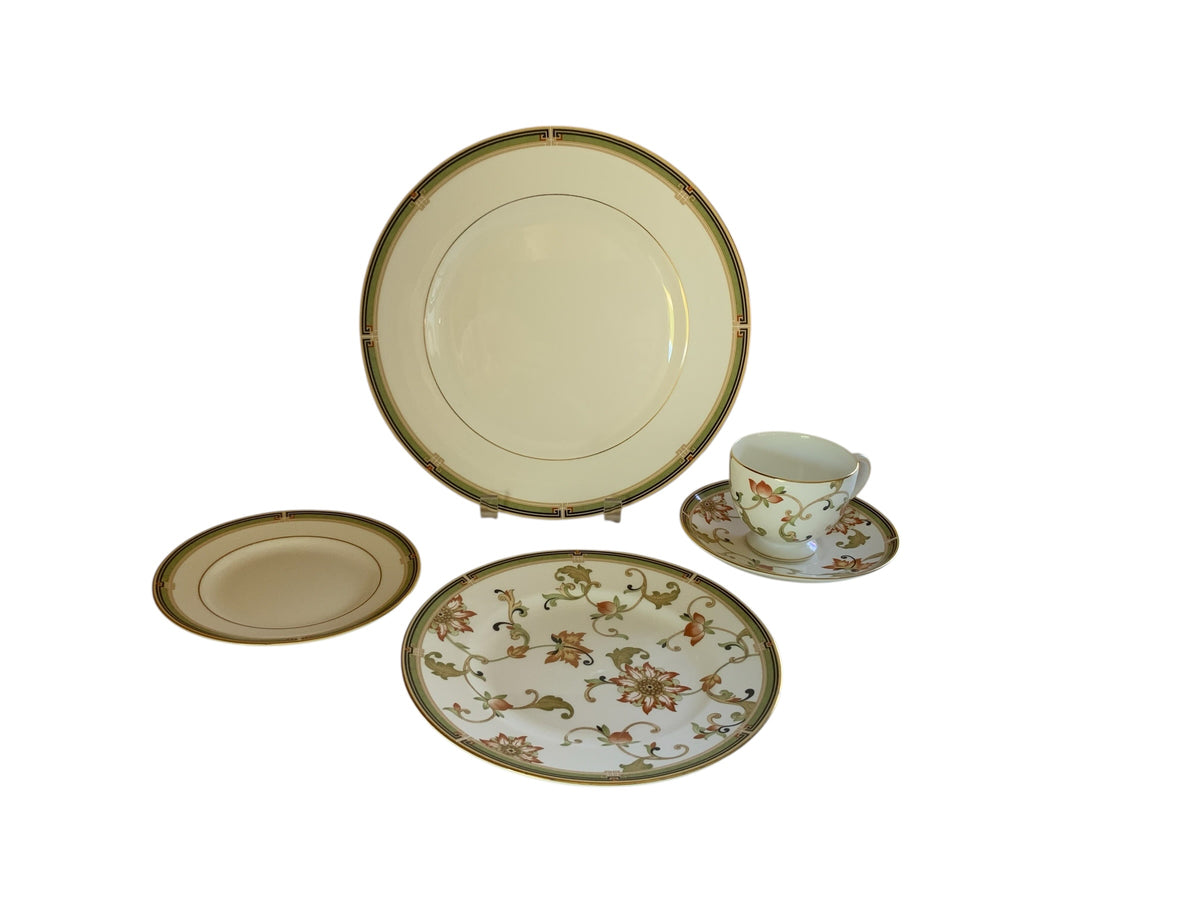 Oberon by Wedgwood 40 Piece Estate Set Bone China Made in England 1993-2003