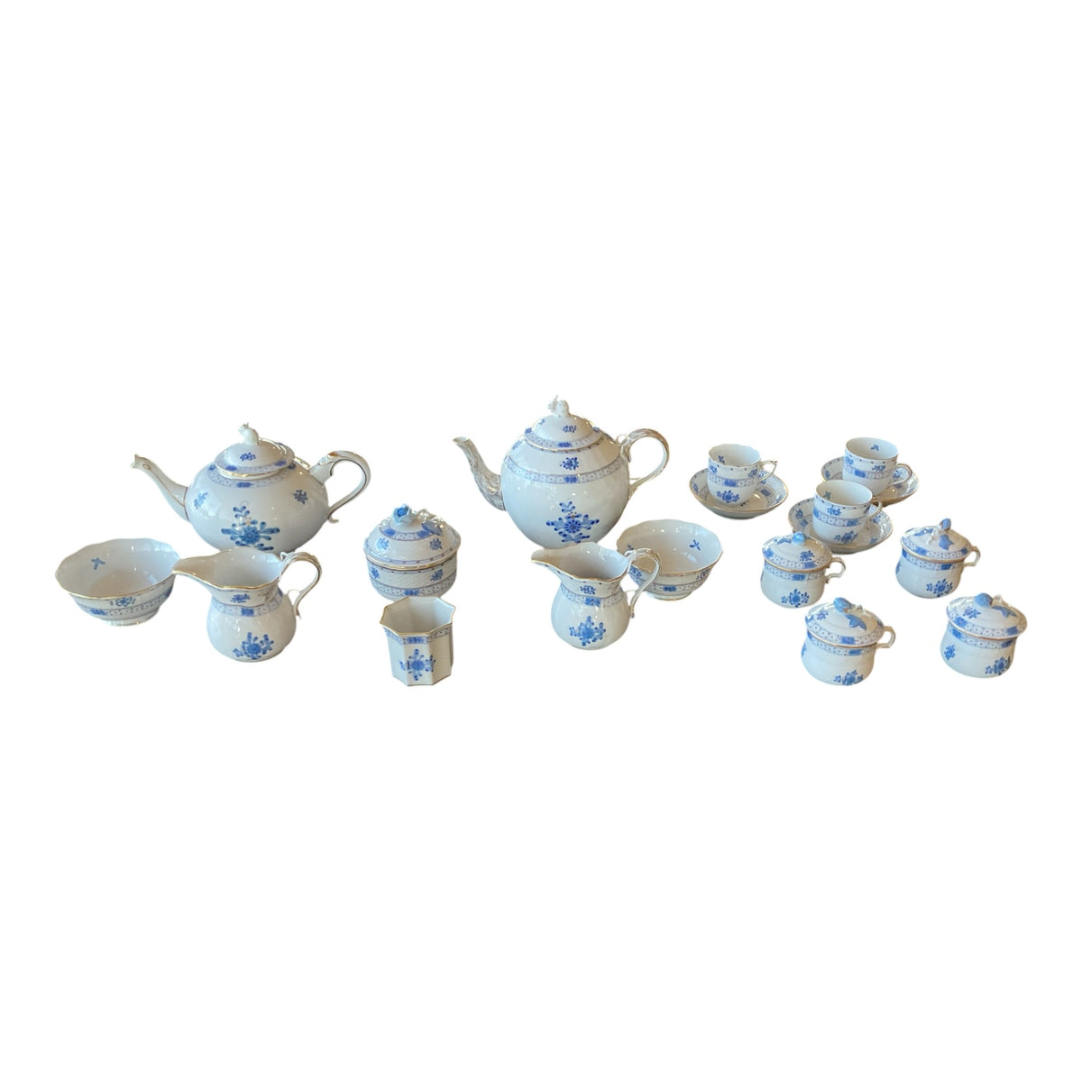 Herend Blue Garden WB-3 157-Piece Hand-Painted Porcelain Estate Dinner Service for 20 Hungary 1980s