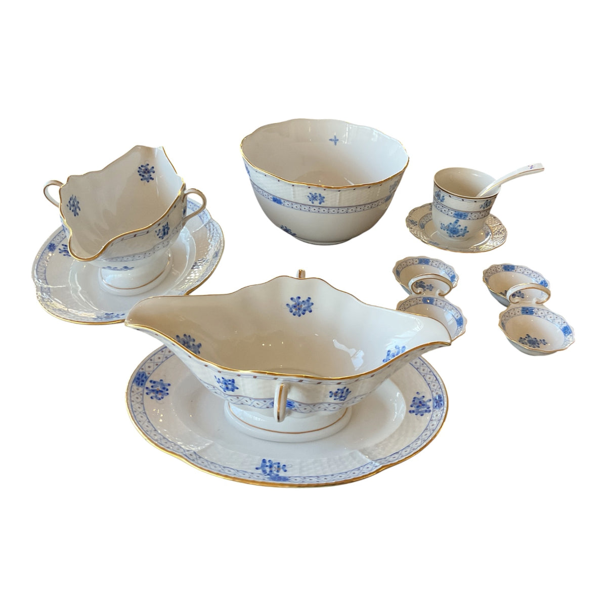 Herend Blue Garden WB-3 157-Piece Hand-Painted Porcelain Estate Dinner Service for 20 Hungary 1980s