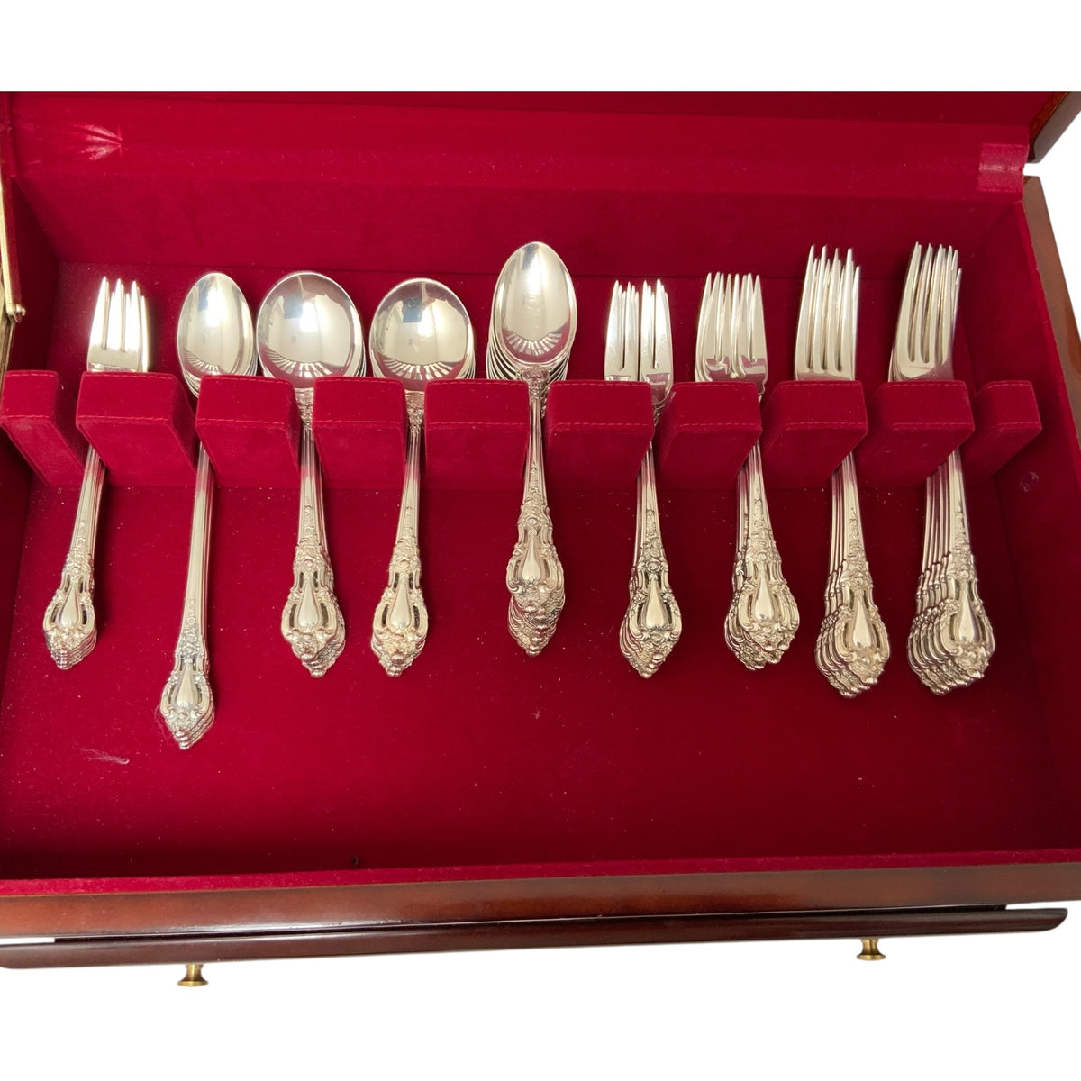 Lunt Eloquence Sterling Silver 62-Piece Estate Flatware Service with Fitted Chest USA 1950s-2012