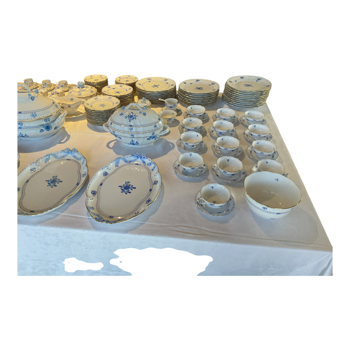 Herend Blue Garden WB-3 157-Piece Hand-Painted Porcelain Estate Dinner Service for 20 Hungary 1980s