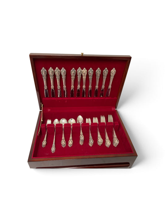 Lunt Eloquence Sterling Silver 62-Piece Estate Flatware Service with Fitted Chest USA 1950s-2012